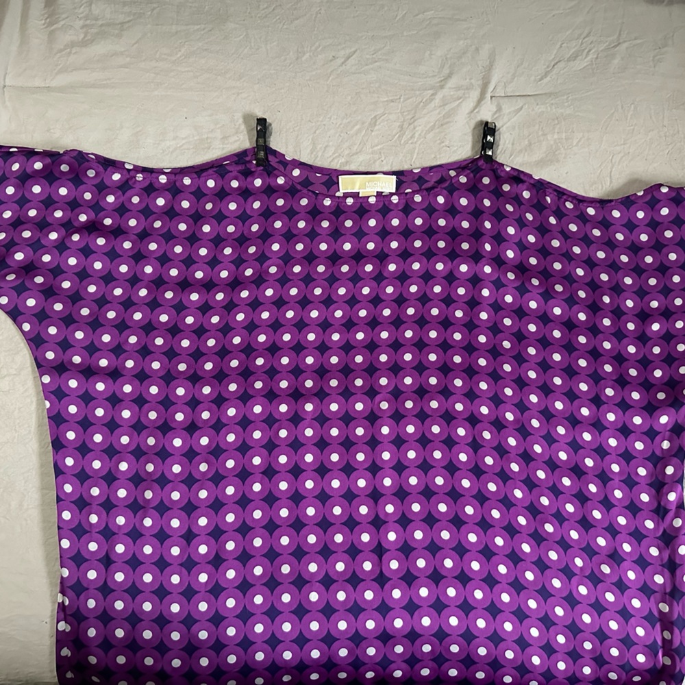 A beautiful barely worn Michael Kors blouse. Cold shoulder style